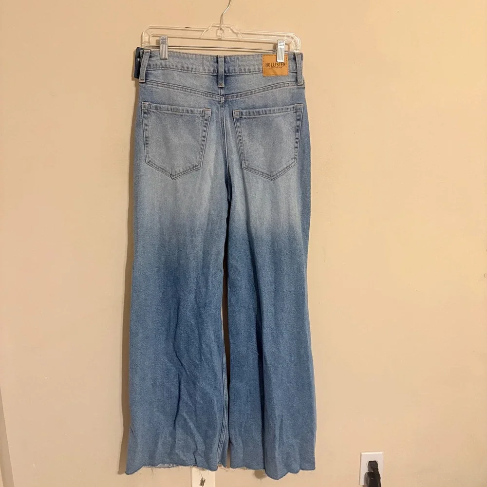 Hollister High-Rise Extreme Baggy Distressed Light Wash Jeans W26 L32